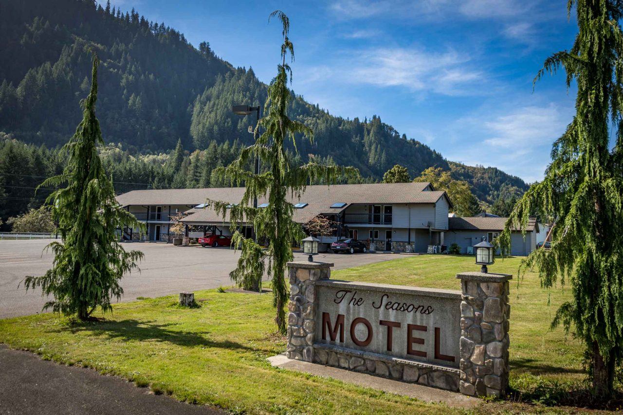 Seasons Motel Lodging in Morton, Washington